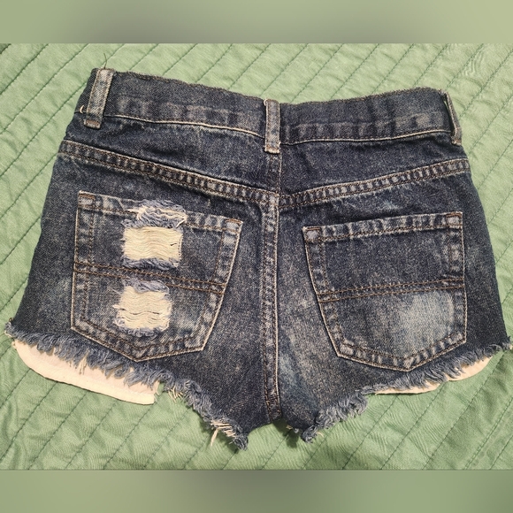 Kids- Girls Size 7 Distressed Denim Shorts - Picture 2 of 7